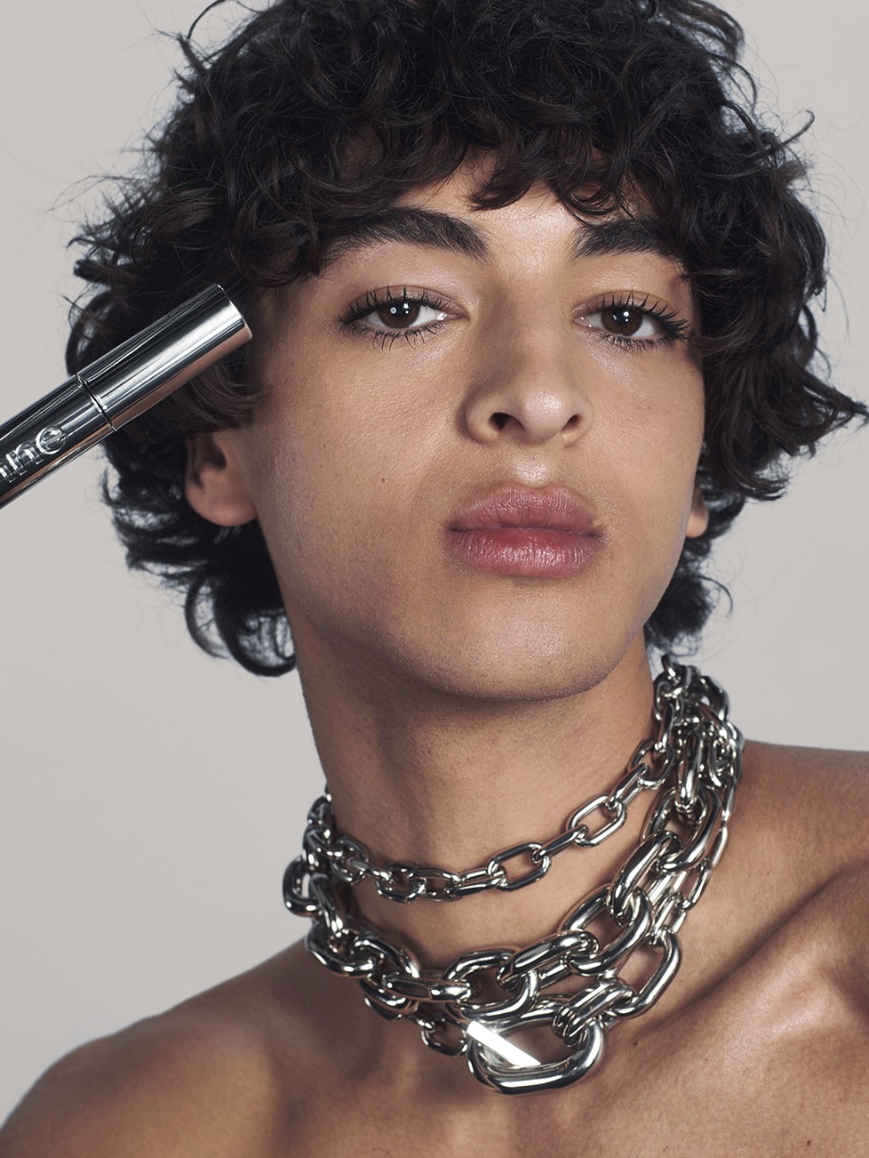famous primer mascara