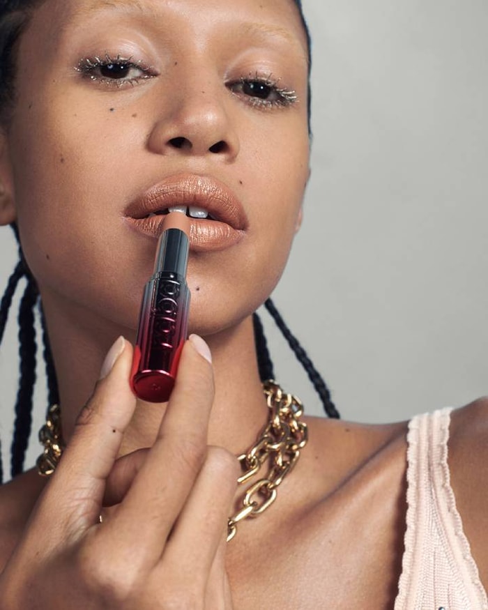 PR MUP LIPCOLOR MET POSE 001
